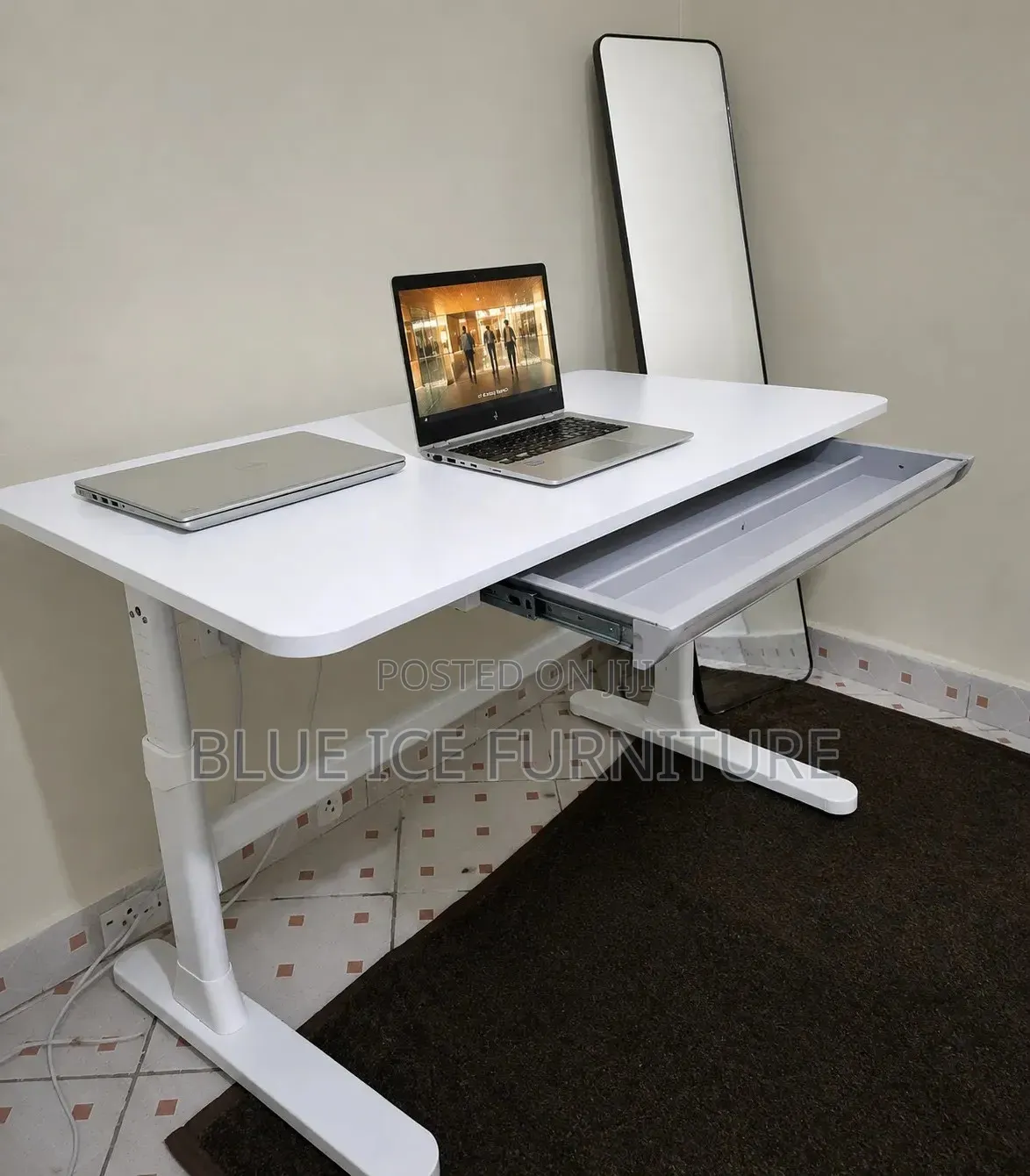 Manual Adjustable:Adjustable White Office Table With Cable Management