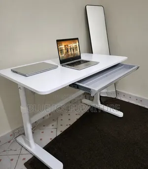 Manual Adjustable:Adjustable White Office Table With Cable Management