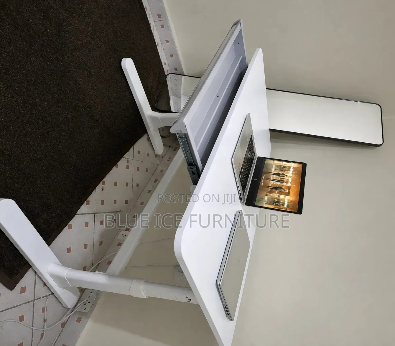 Manual Adjustable:Adjustable White Office Table With Cable Management