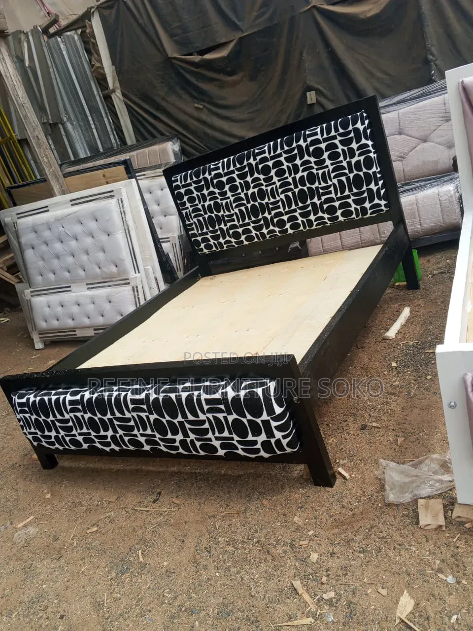 Strong Built Mocket Bed 5x6 and 6x6 Available With Hardwood Frame