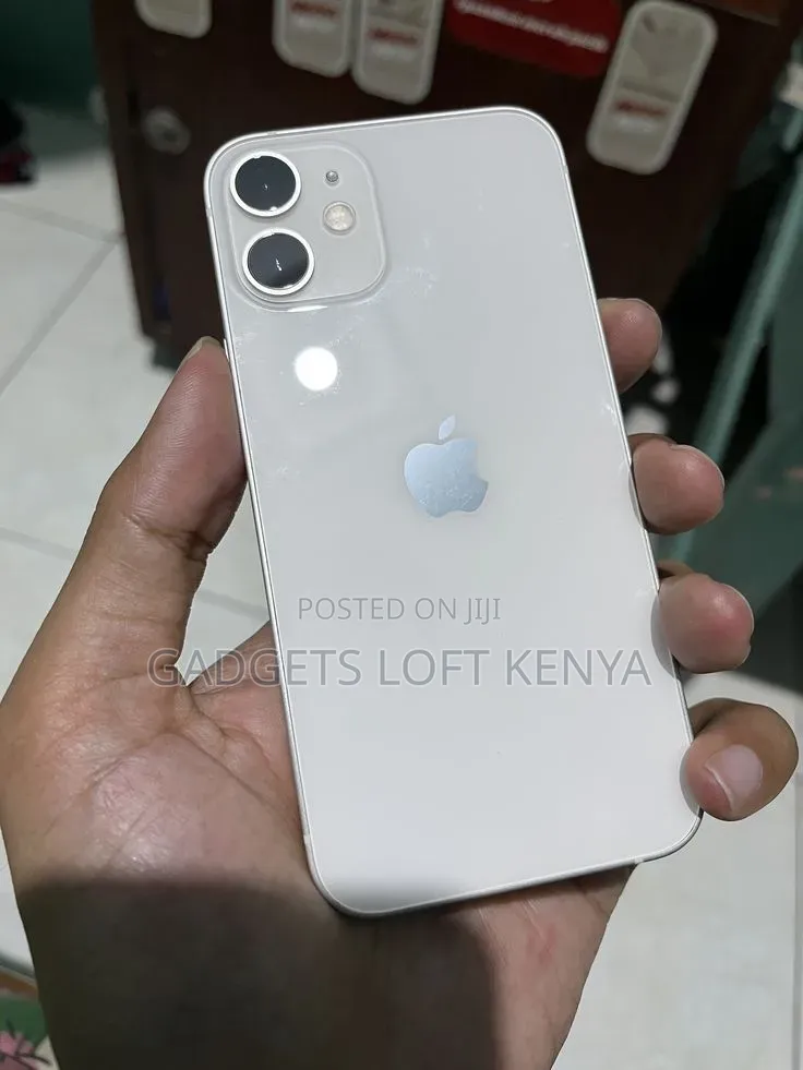 New Apple iPhone 11 128 GB White