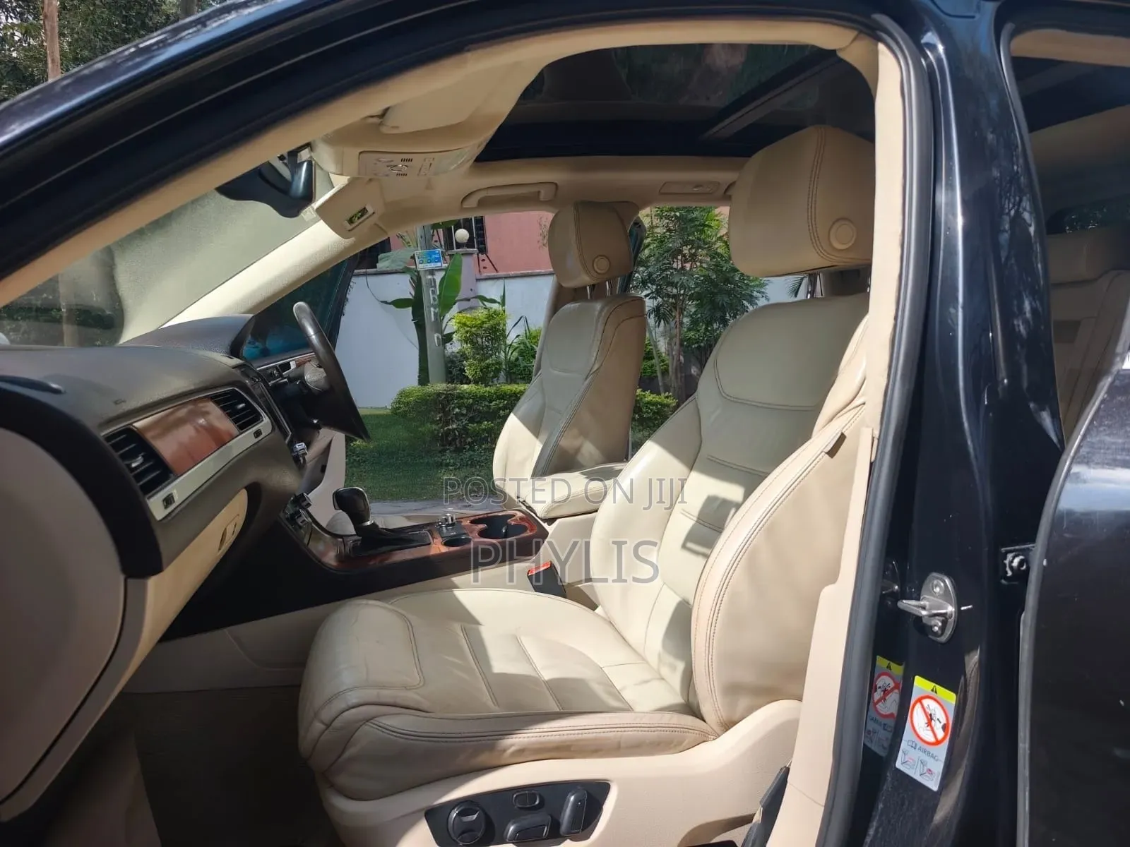 Volkswagen Touareg 2011 Black