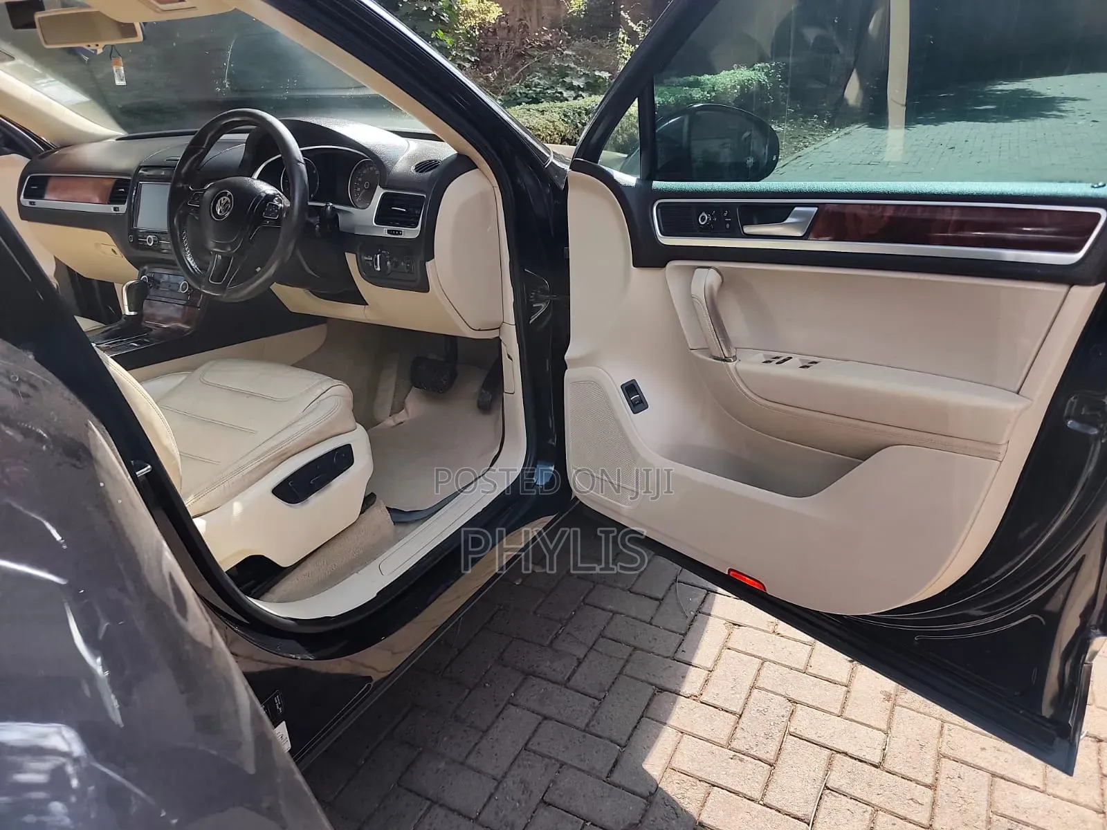 Volkswagen Touareg 2011 Black