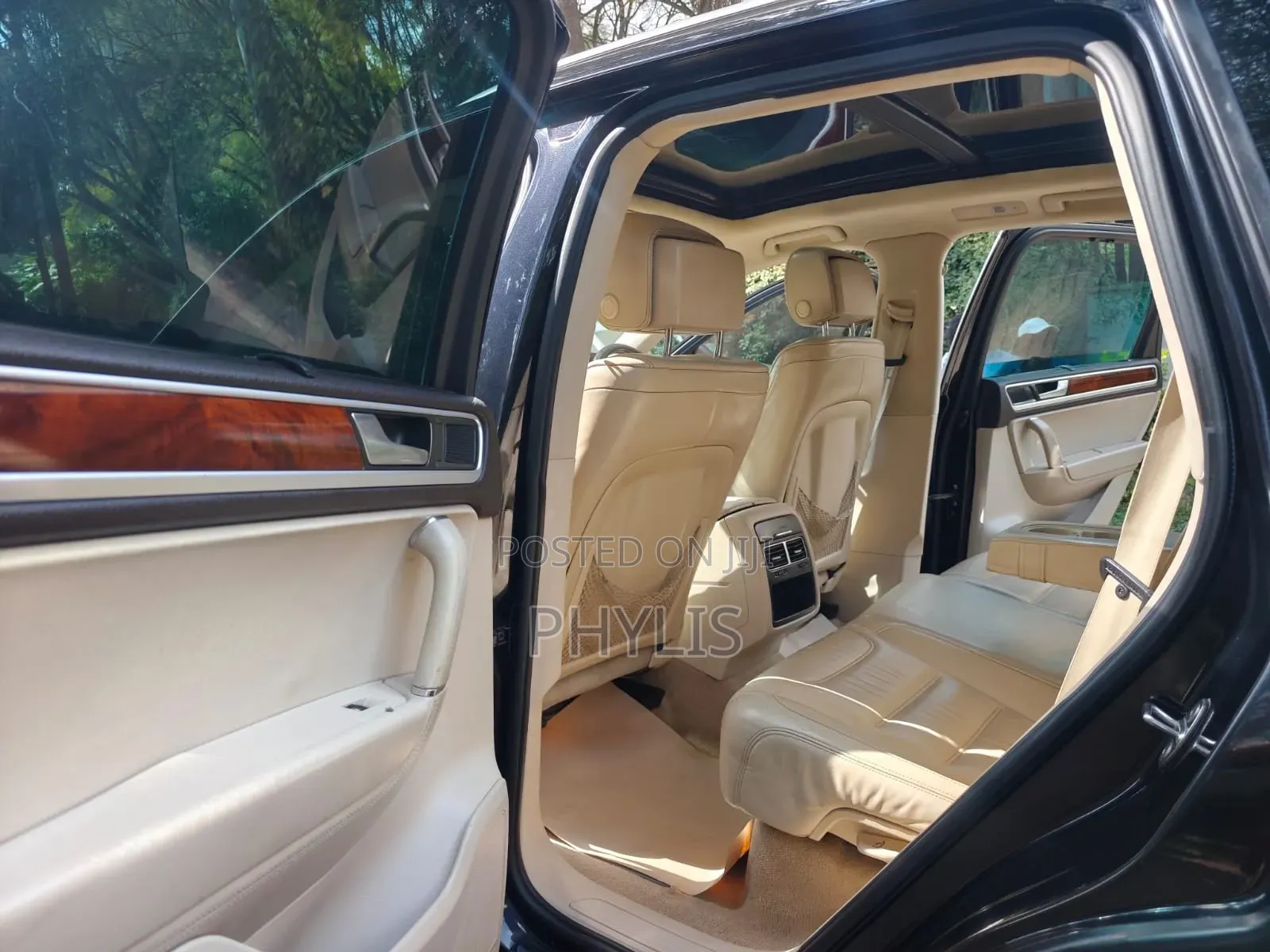 Volkswagen Touareg 2011 Black
