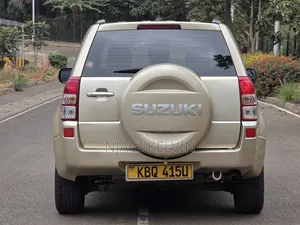 Suzuki Escudo 2008 Gold