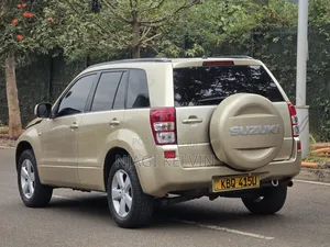 Suzuki Escudo 2008 Gold