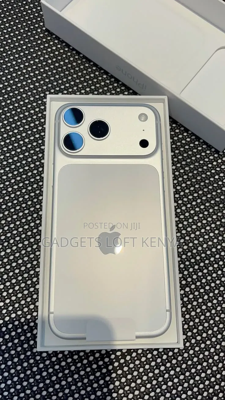 New Apple iPhone 17 Pro Max 256 GB Silver