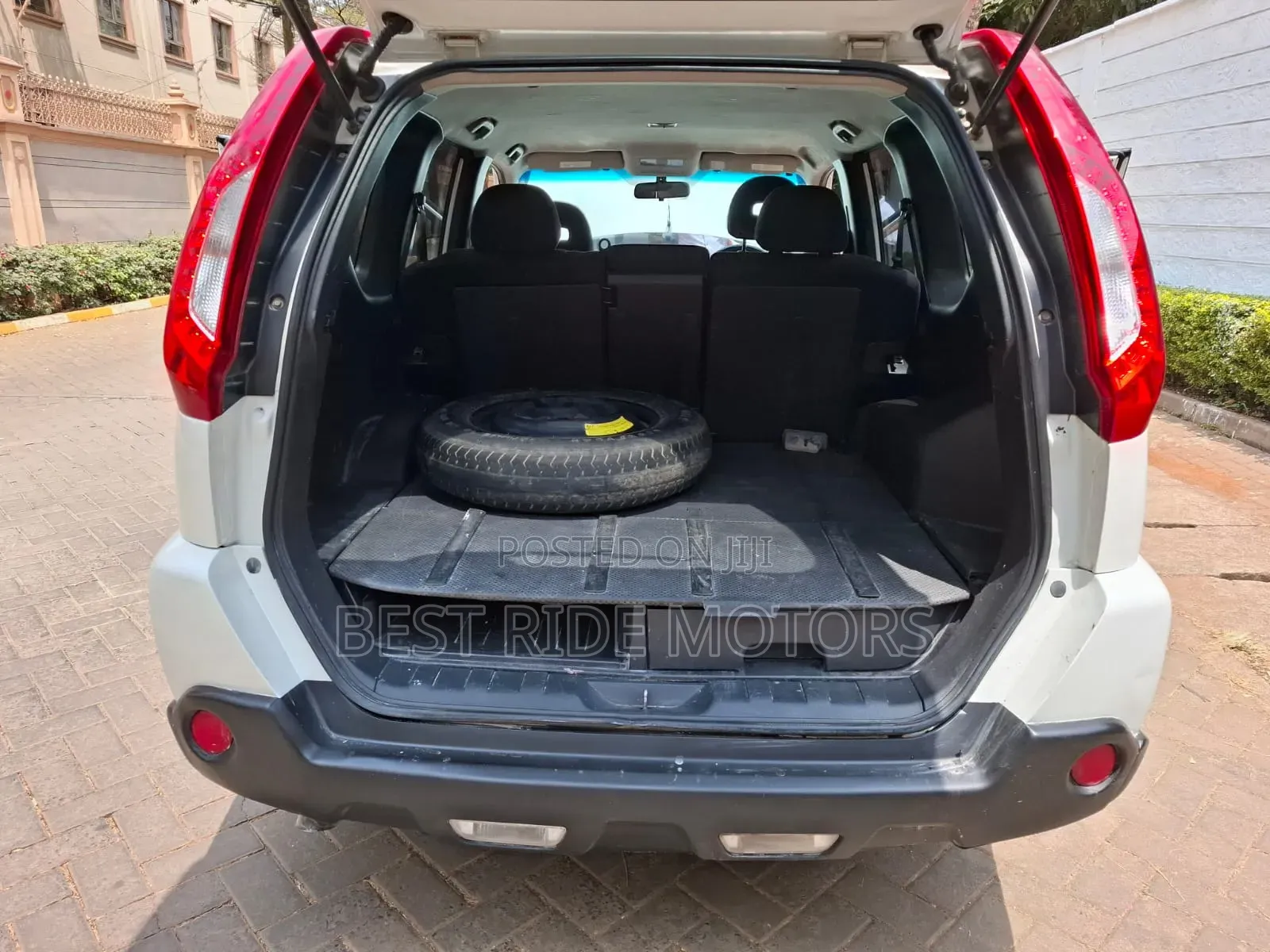 Nissan X-Trail 2011 White