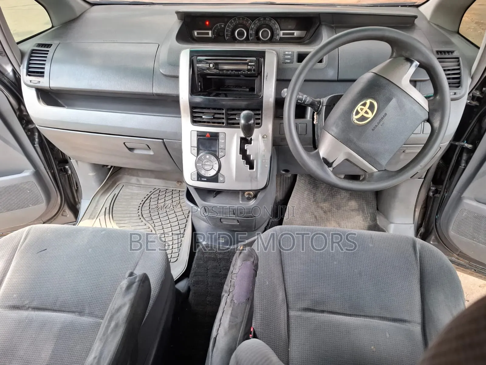 Toyota Noah 2008 Gray
