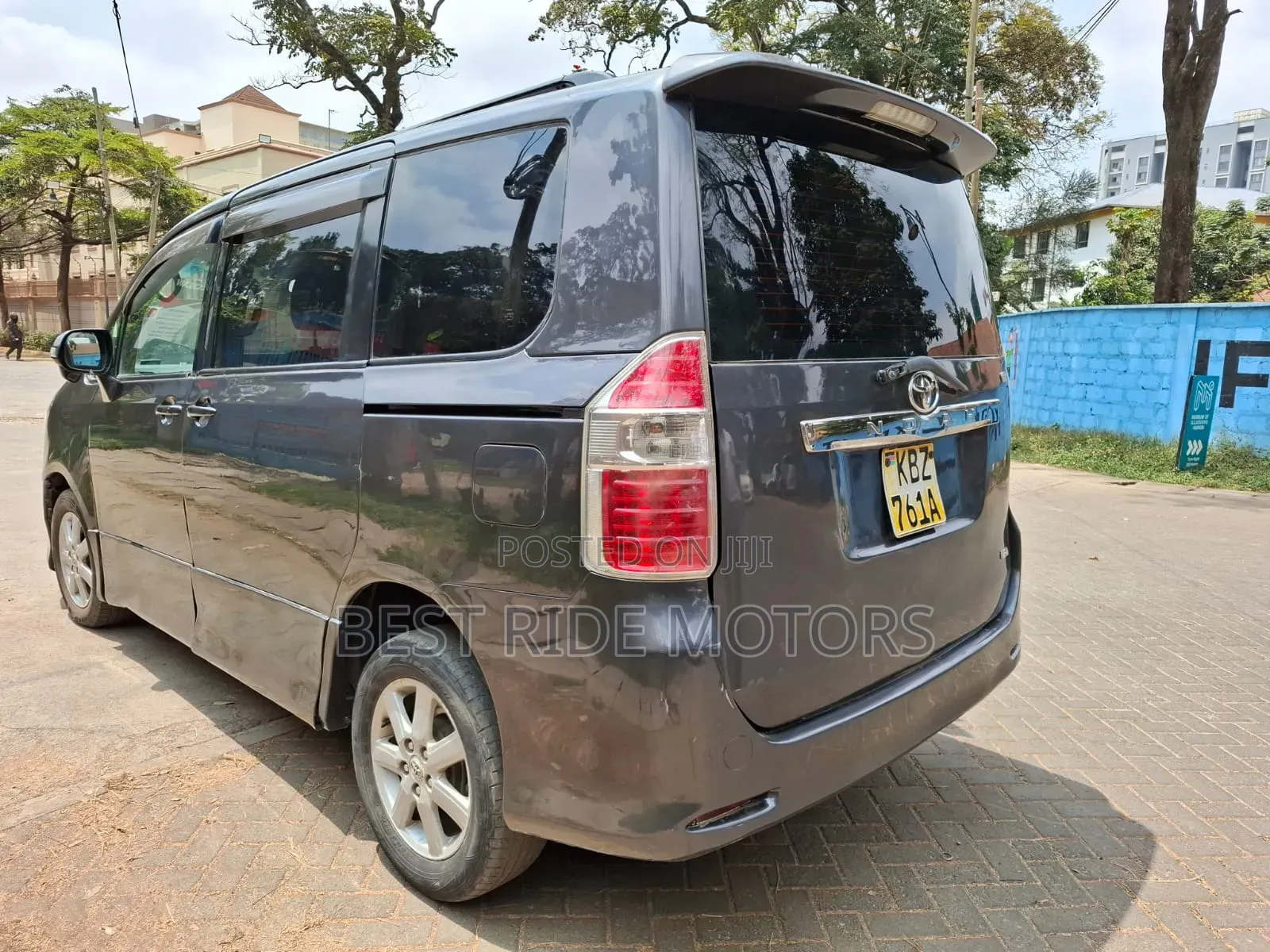 Toyota Noah 2007 Gray