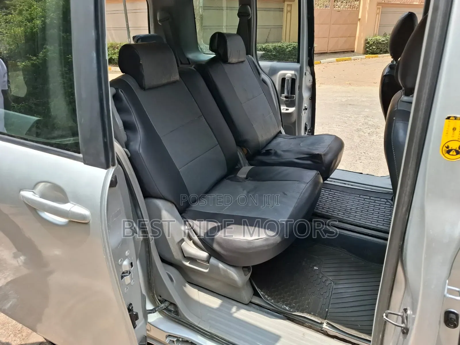 Toyota Sienta 2010 Silver