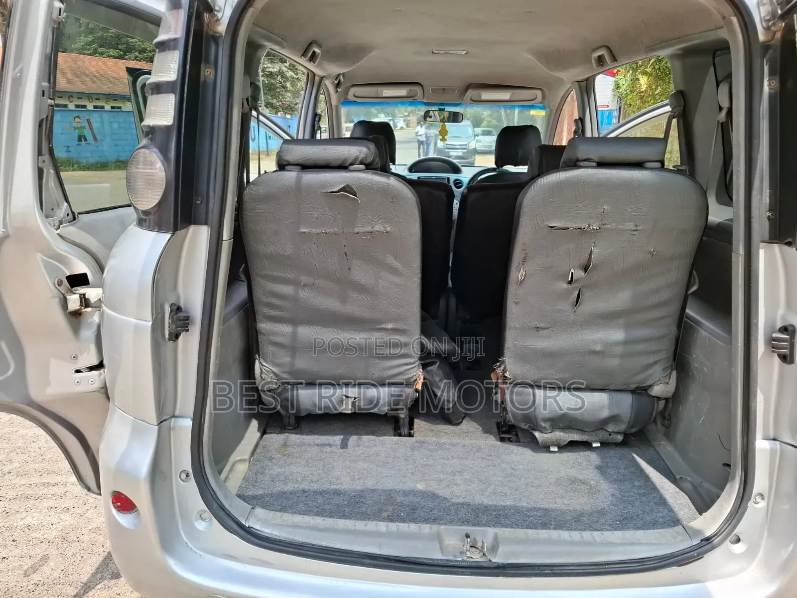 Toyota Sienta 2010 Silver