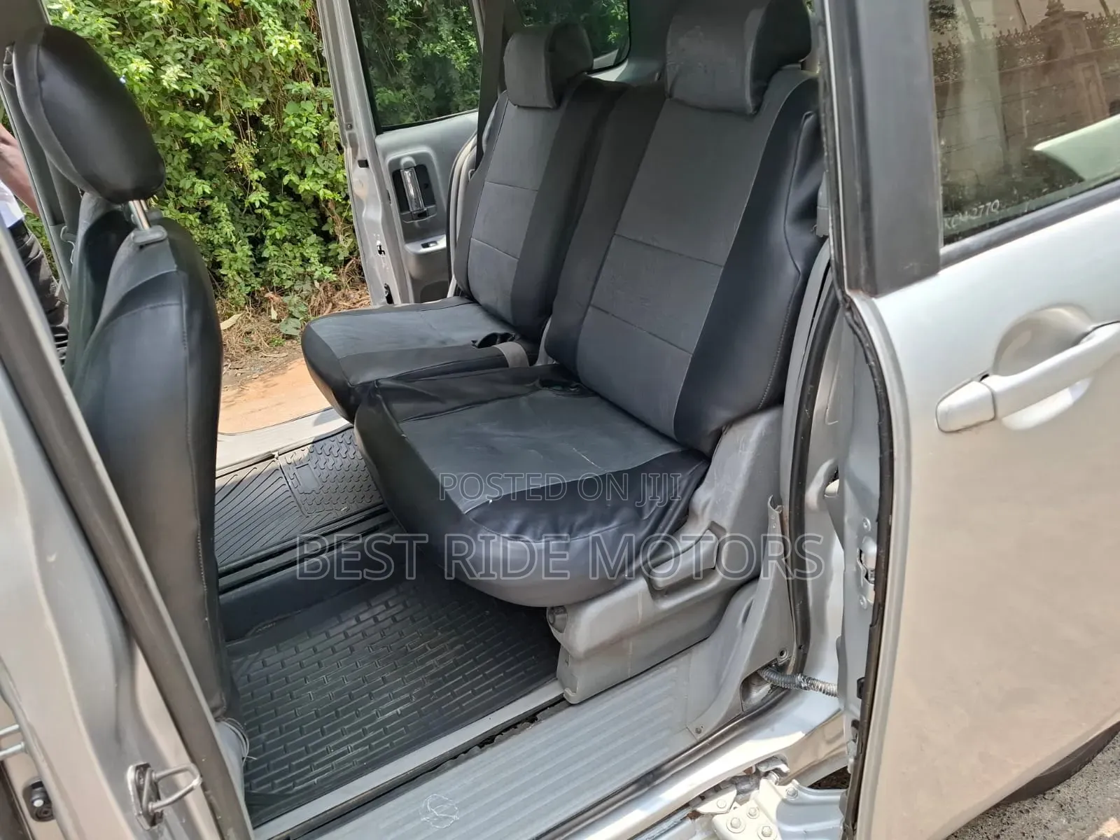 Toyota Sienta 2010 Silver
