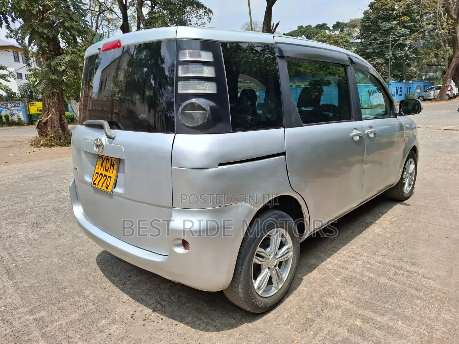 Toyota Sienta 2010 Silver