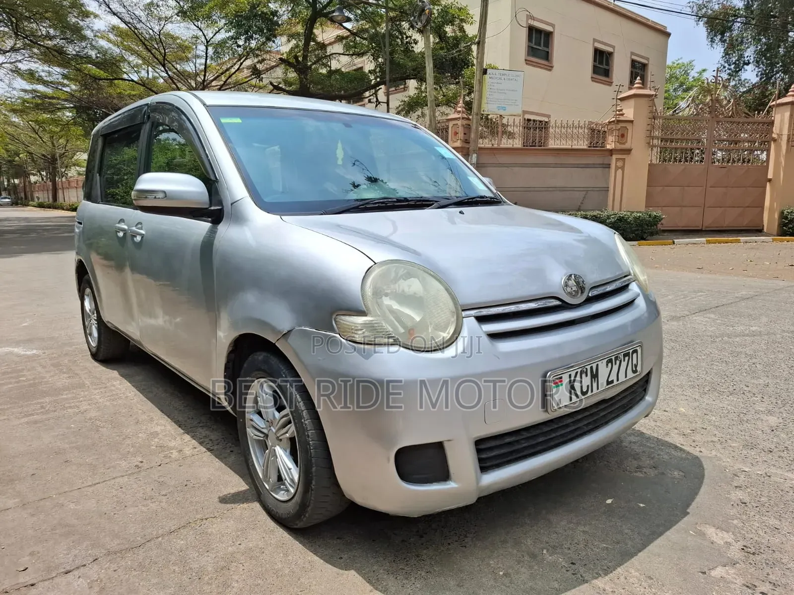 Toyota Sienta 2010 Silver