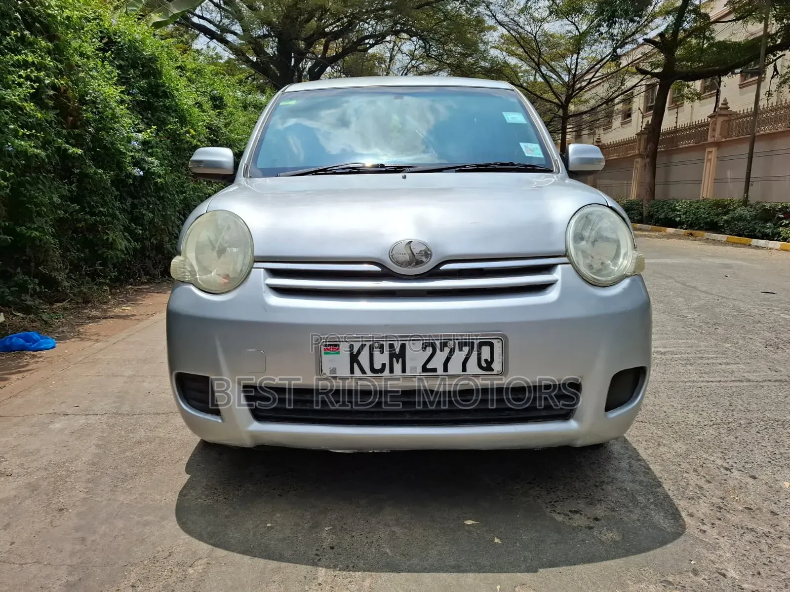 Toyota Sienta 2010 Silver