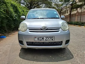 Toyota Sienta 2010 Silver