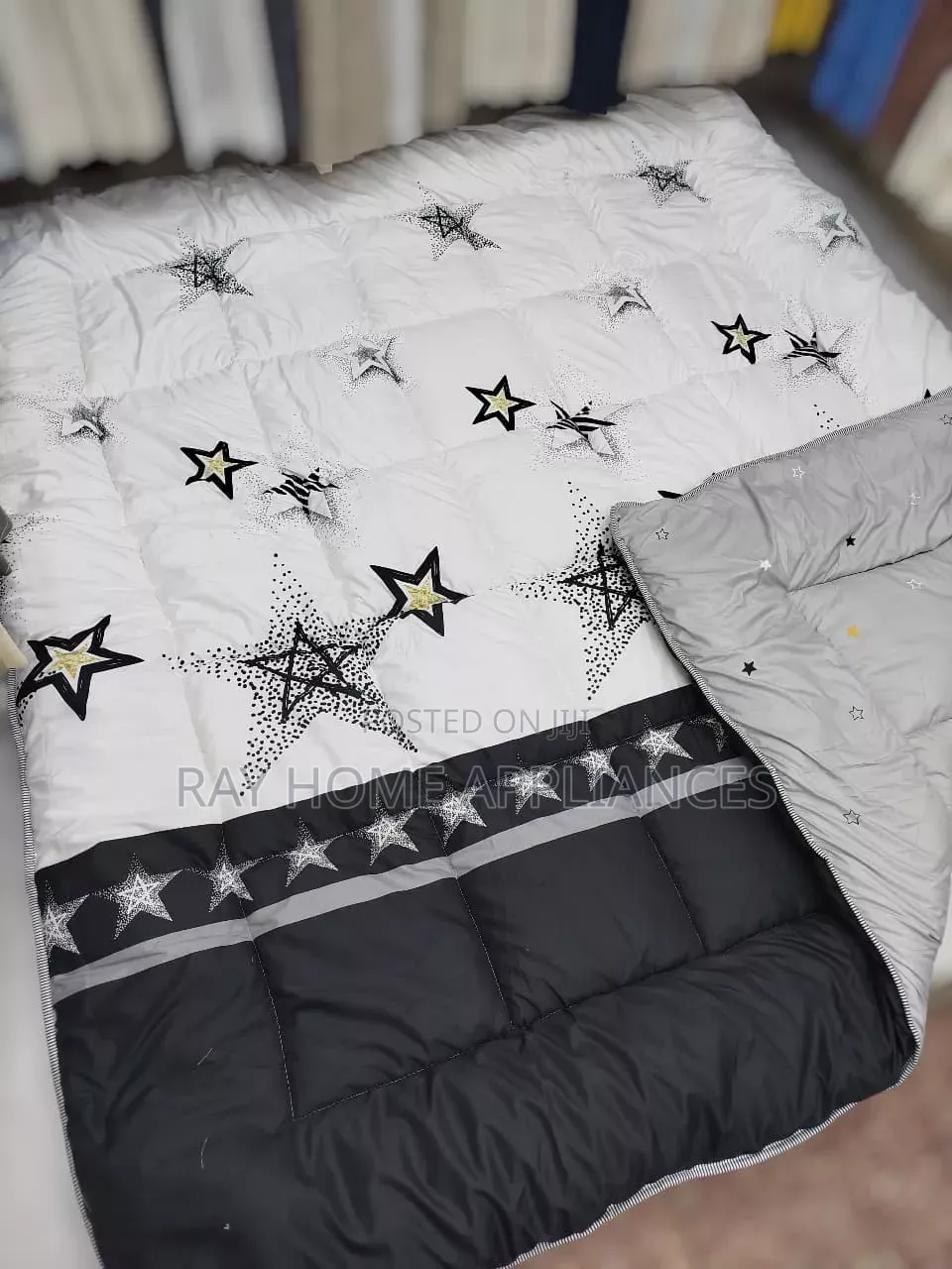Double Sided Heavy Cotton Binded Duvet Size: 6×7