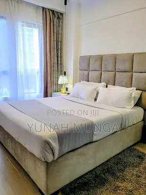 5×6 Upholstered Bed – Beige/Gold
