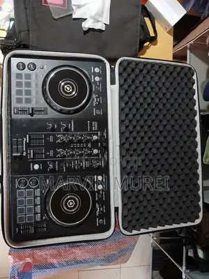 Pioneer DDJ 400 (With Portable Hard Shell Case)