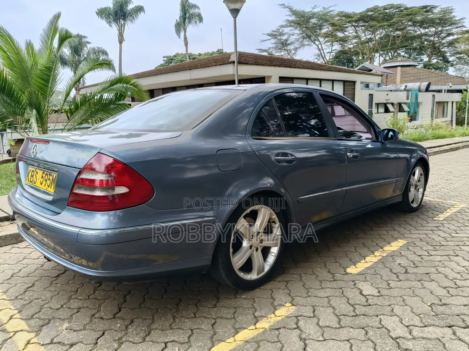 Mercedes-Benz E280 2006 Blue
