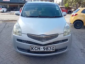Toyota Ractis 2010 Silver