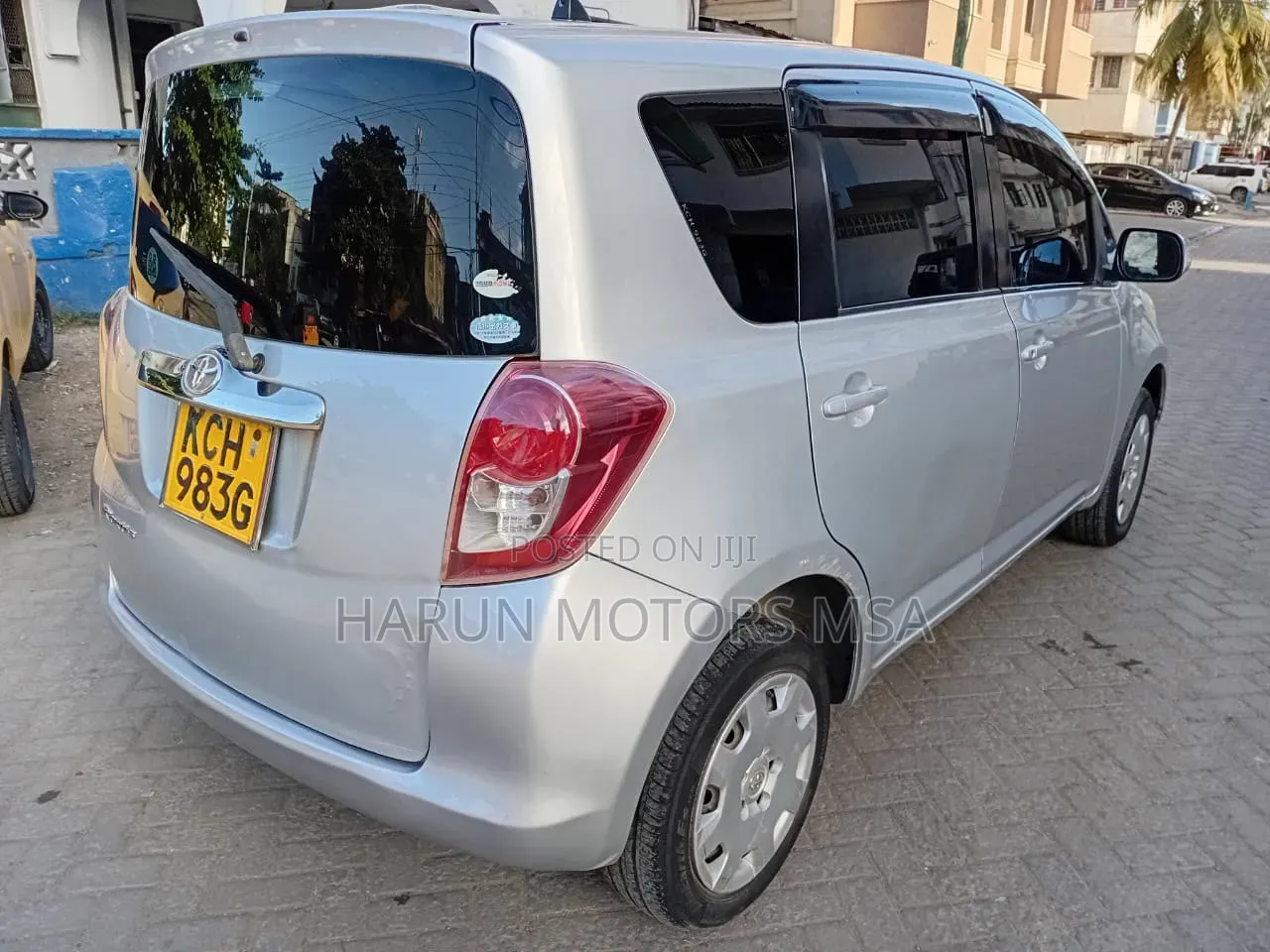 Toyota Ractis 2010 Silver