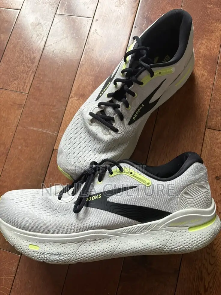 Brooks Ghost Max Sneakers