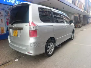 Toyota Noah 2009 Silver