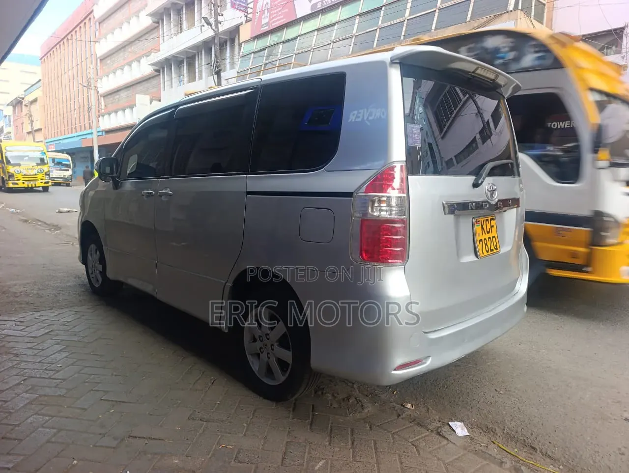 Toyota Noah 2009 Silver