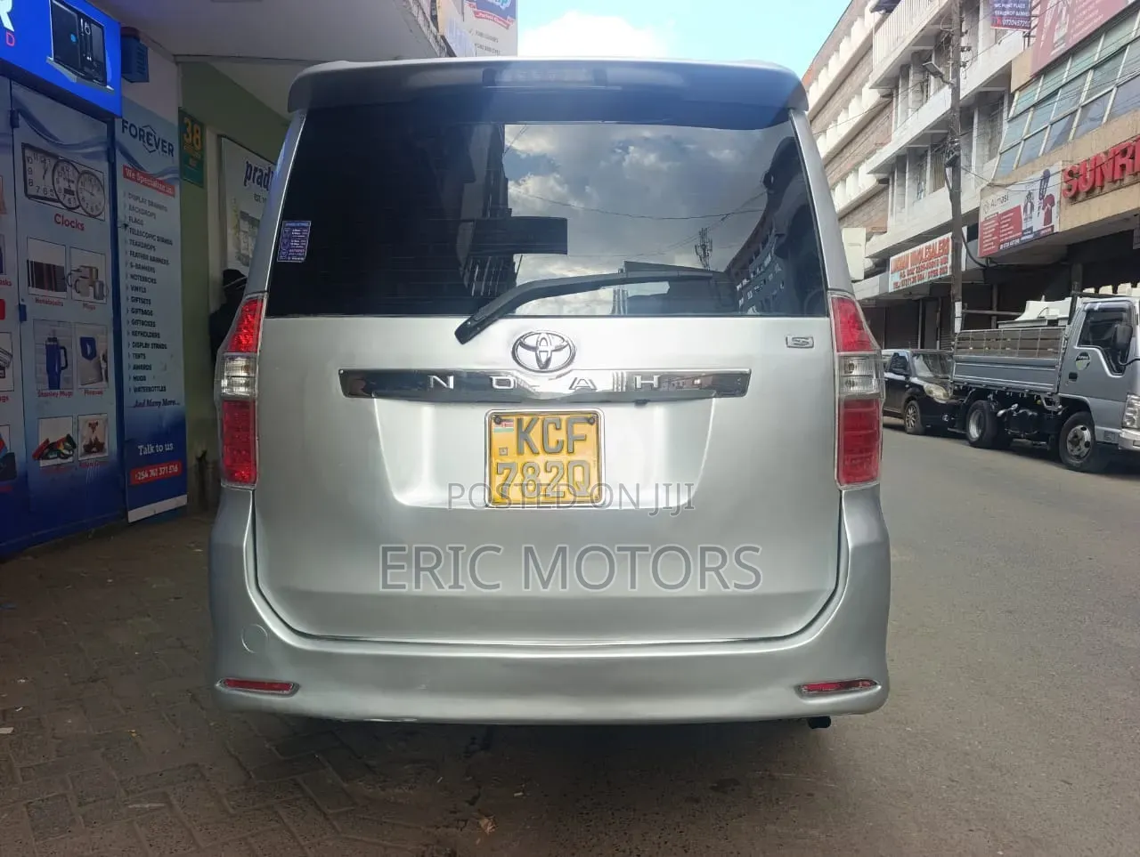 Toyota Noah 2009 Silver