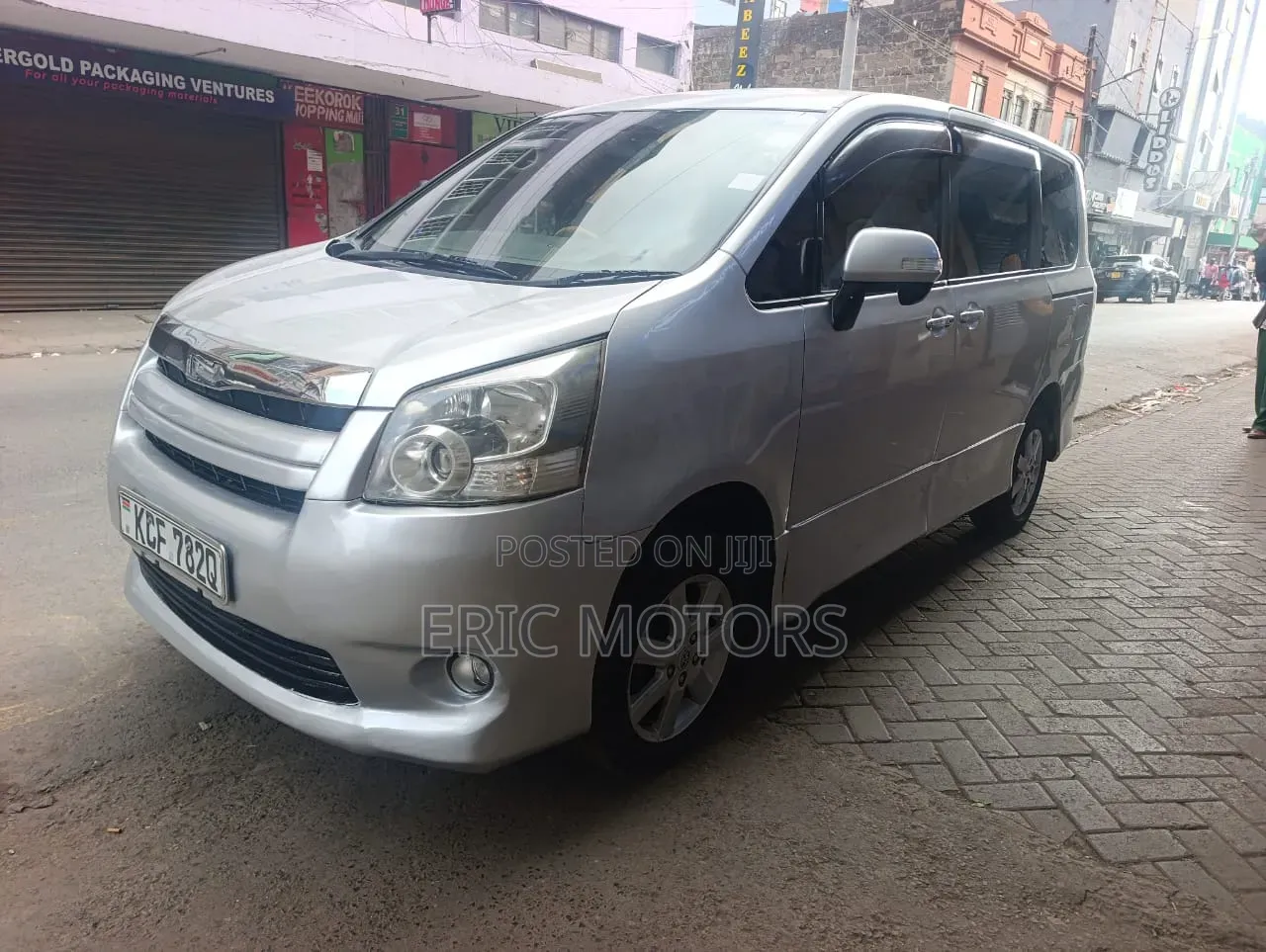 Toyota Noah 2009 Silver