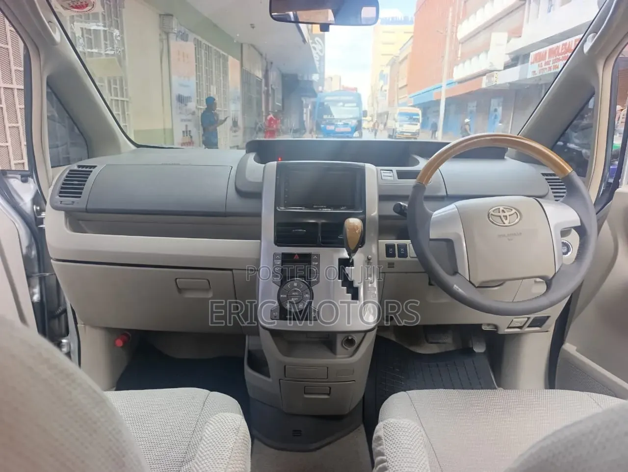 Toyota Noah 2009 Silver