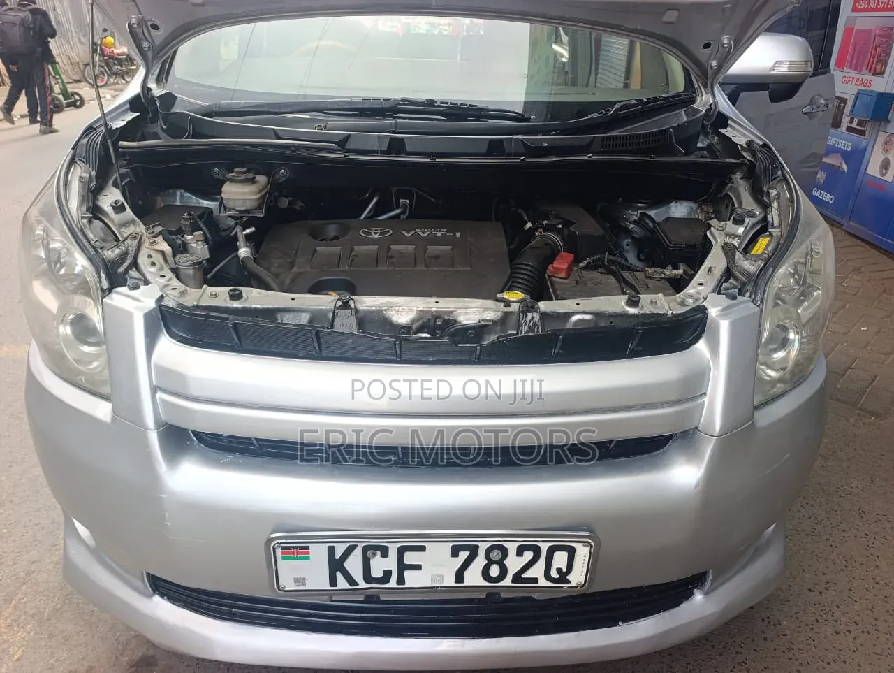Toyota Noah 2009 Silver