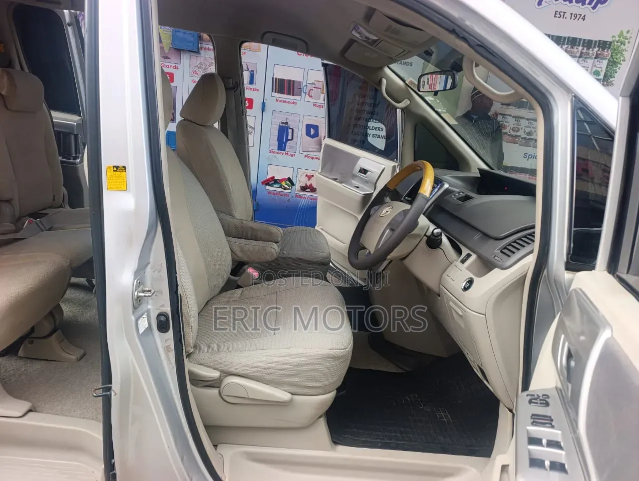 Toyota Noah 2009 Silver