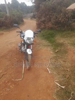 Bajaj Boxer 150 UG 2018 White