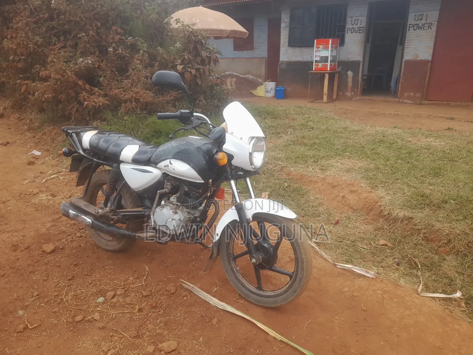 Bajaj Boxer 150 UG 2018 White