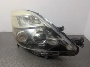 Toyota Isis Headlight