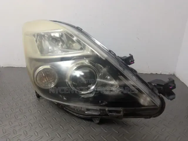 Toyota Isis Headlight