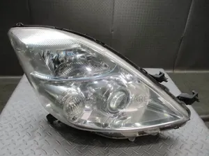 Toyota Isis Headlight