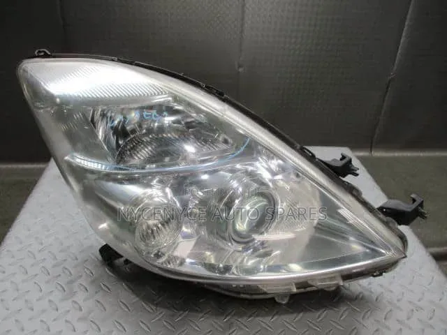 Toyota Isis Headlight