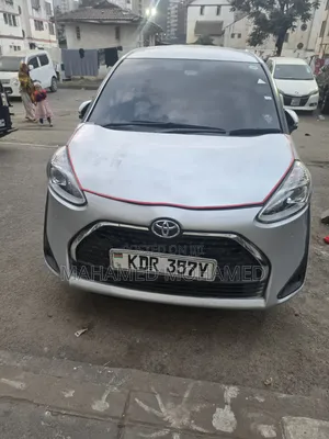 Toyota Sienta 2019 Silver