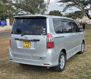Toyota Noah 2008 Silver