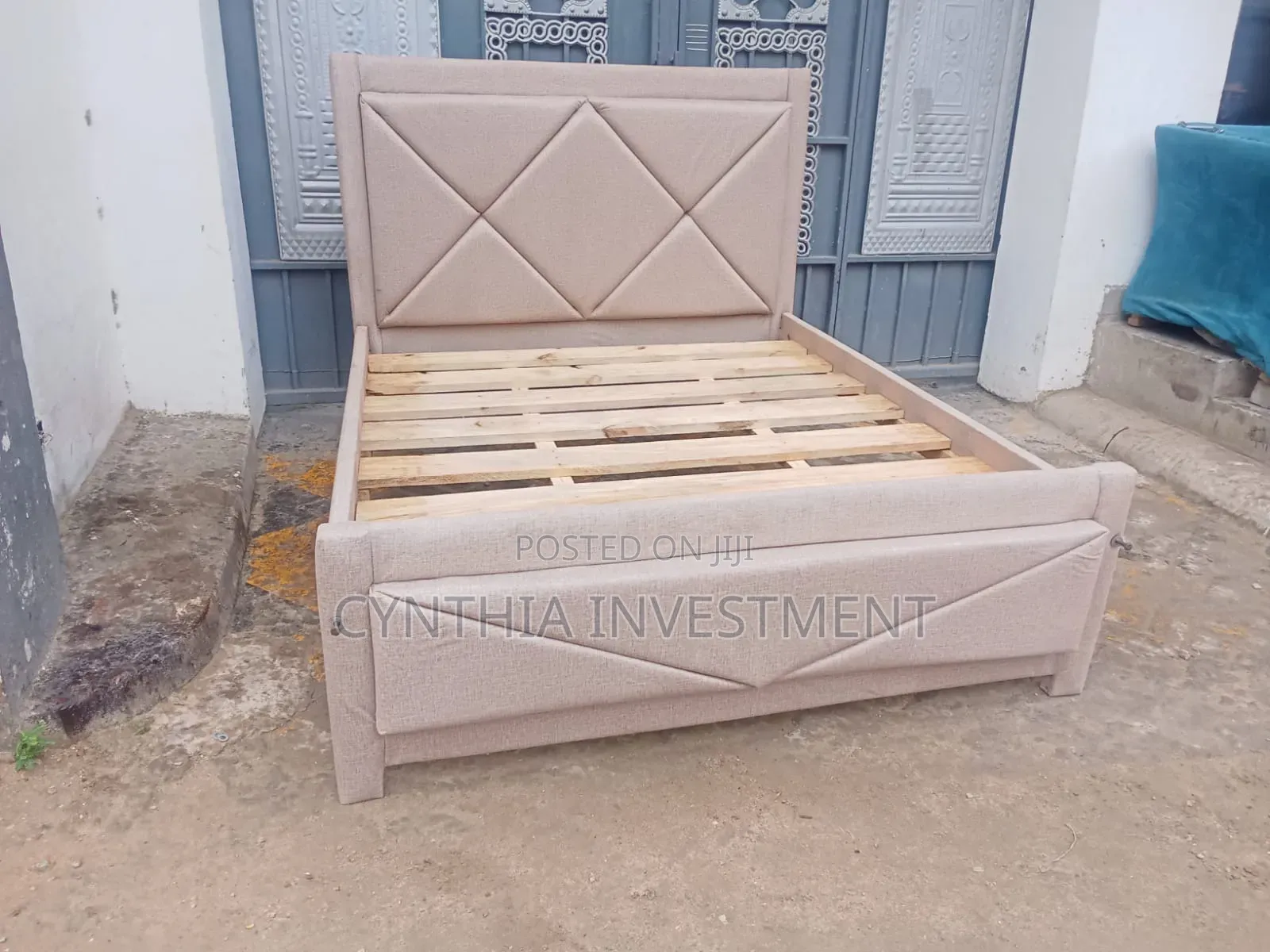 Brown 5 by 6 Mocket Bed
