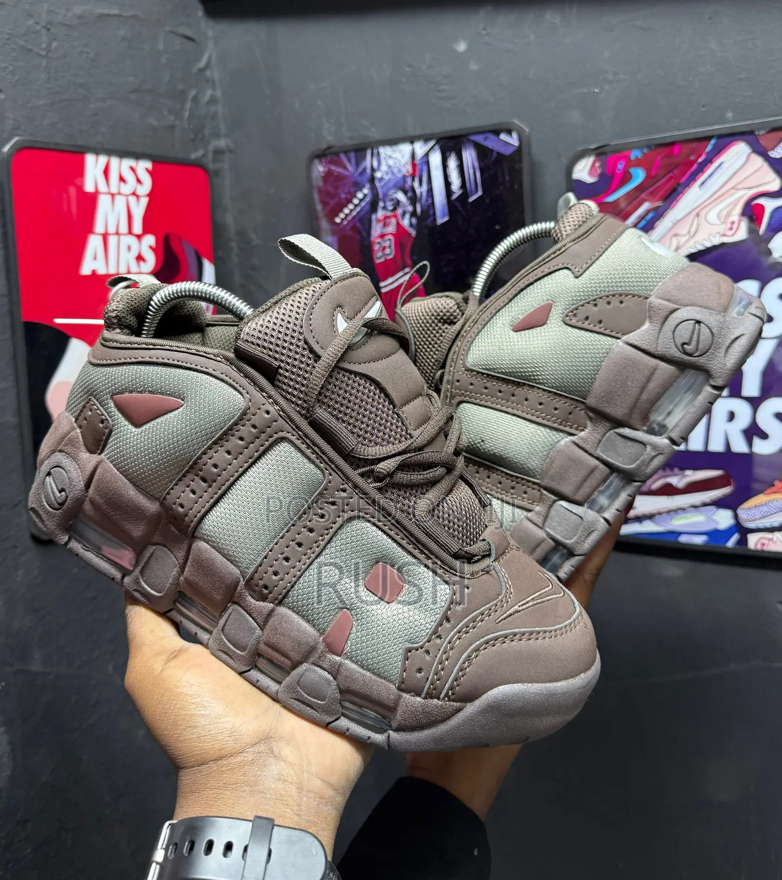 Bluusneakers the Better Option.