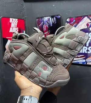 Bluusneakers the Better Option.
