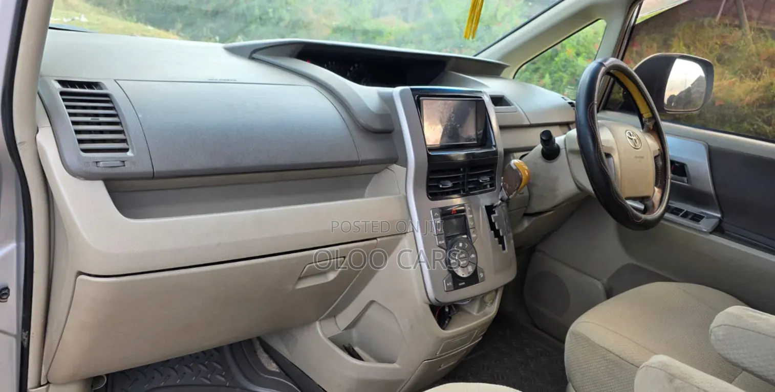 Toyota Noah 2008 Silver