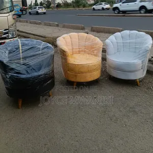 Stylish Flower-Shaped Accent Chairs for Beauty Parlours