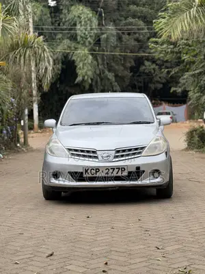 Nissan Tiida 2010 Silver