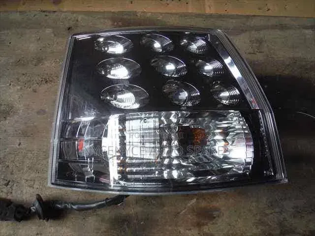 Tailight Outlander 2008